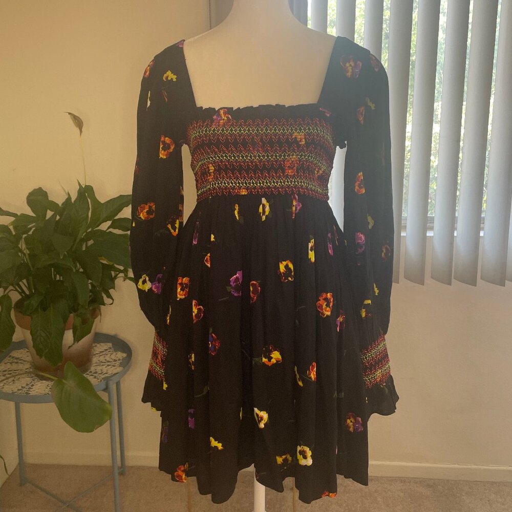 URBAN OUTFITTERS: Mini dress /long sleeves and ruched top and sleeves. Size S/P